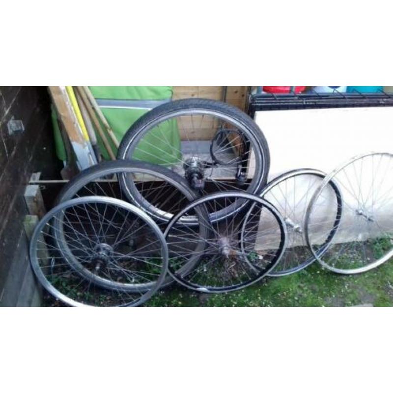 Partij Fietsonderdelen vraagprijs 45 euro - alles moet weg !