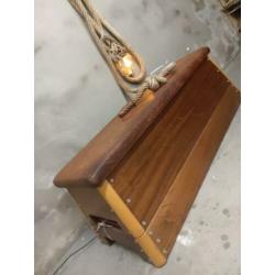 Vintage turnkast , stoere bank !!