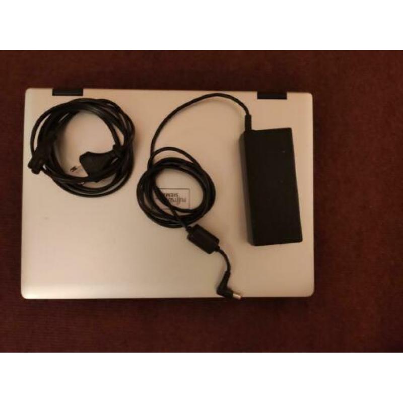 Fujitsu Siemens Amilo 1718Li laptop
