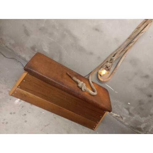 Vintage turnkast , stoere bank !!