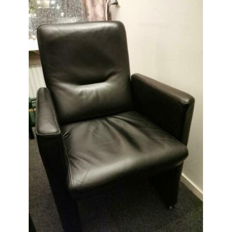 Luxe eetkamer relax leren stoelen