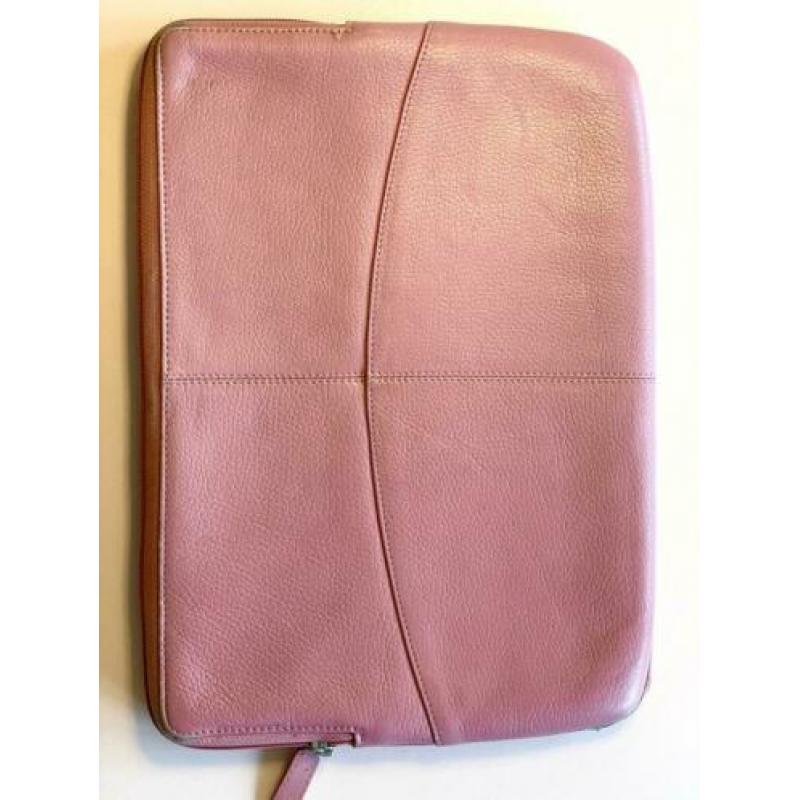 Roze leren laptophoes formaat 15 inch (bijv. MacBook Air)