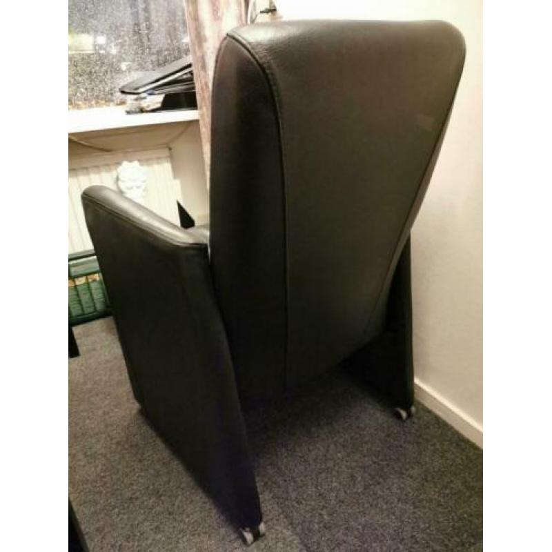 Luxe eetkamer relax leren stoelen