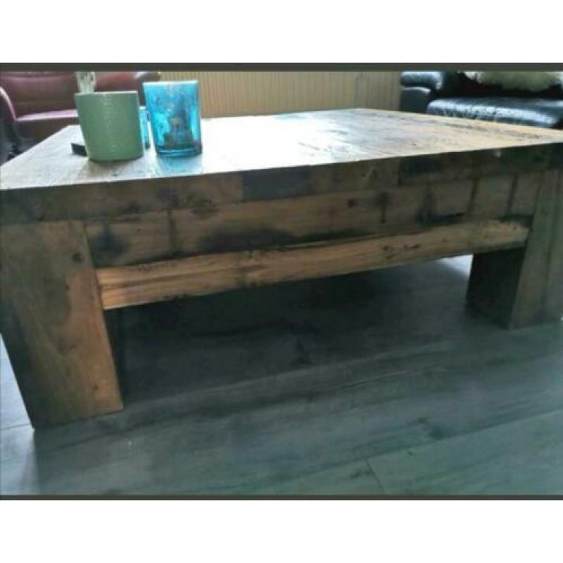 Stoere massieve salontafel oud teakhout