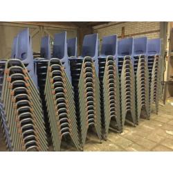 Nieuwe blauwe kantinestoelen stapelstoelen kuipstoelen blauw