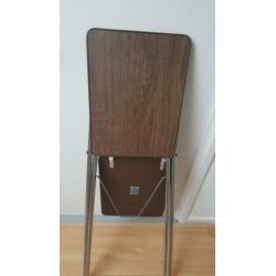 zeiss ikon diaprojector met tafel en scherm