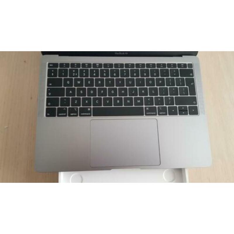 macbook air retina 13 1.6 8gb 128 spacegray 9-1-2020 bon