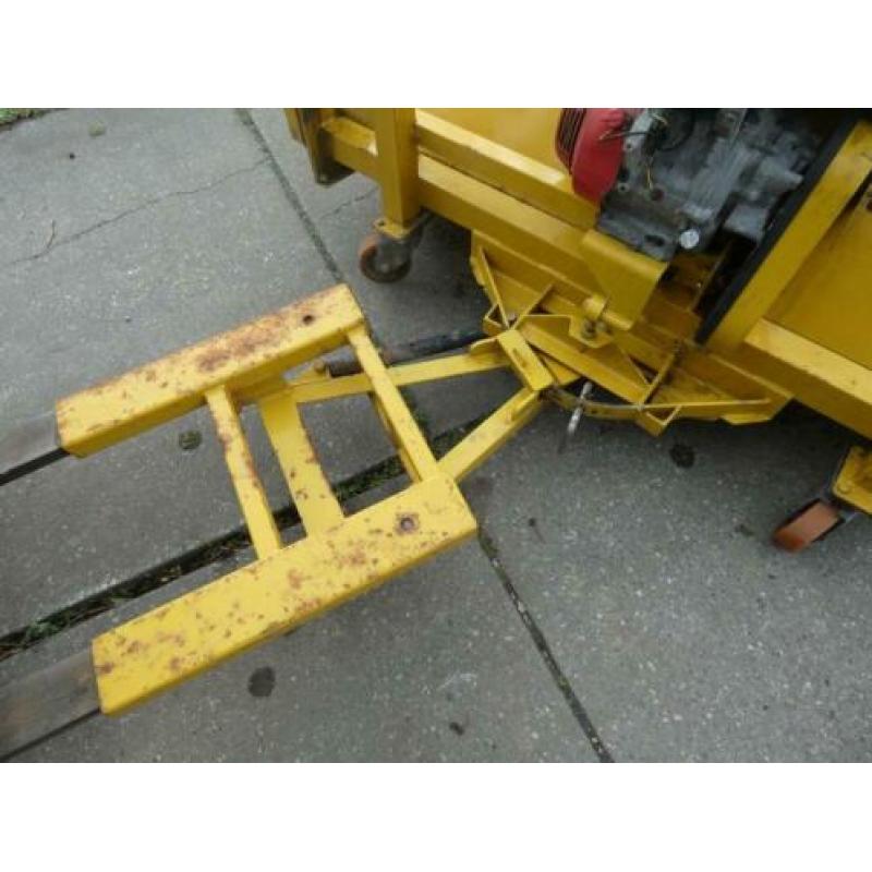 Jongerius veegmachine (type J60MZW, Honda motor, 1,8 meter)
