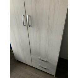 Kledingkast 2-deurs en 2 lades 201x97x50cm in goede staat!