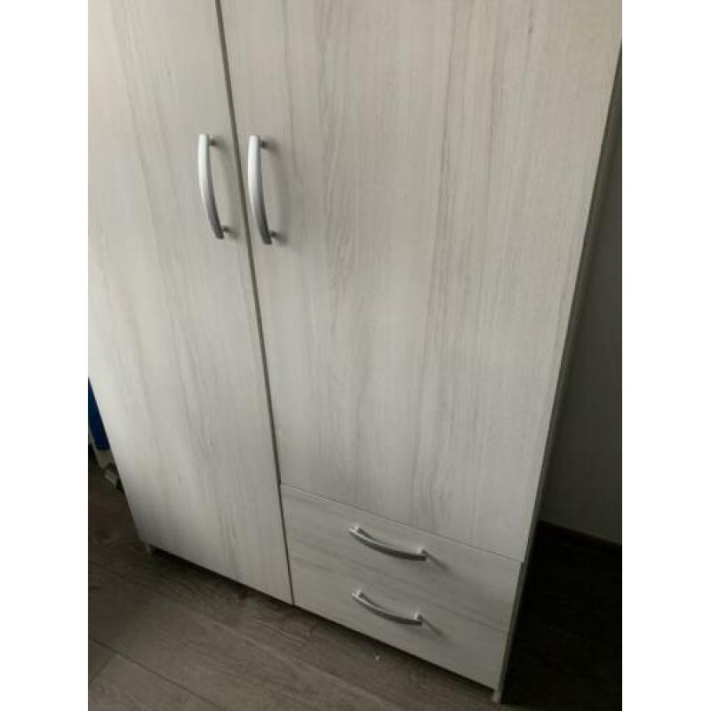 Kledingkast 2-deurs en 2 lades 201x97x50cm in goede staat!