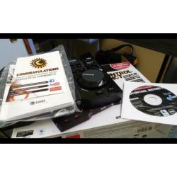Nieuw dj speaker set 2.060 met dj instinct controller.