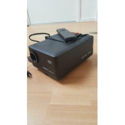 zeiss ikon diaprojector met tafel en scherm