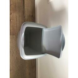 Kleine prullenbak afvalbak grijs keuken toilet