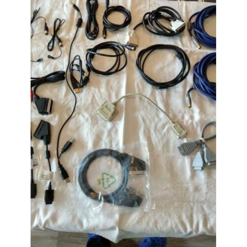 Nieuwe Antenne, Scart, Tulp en USB aansluitkabels