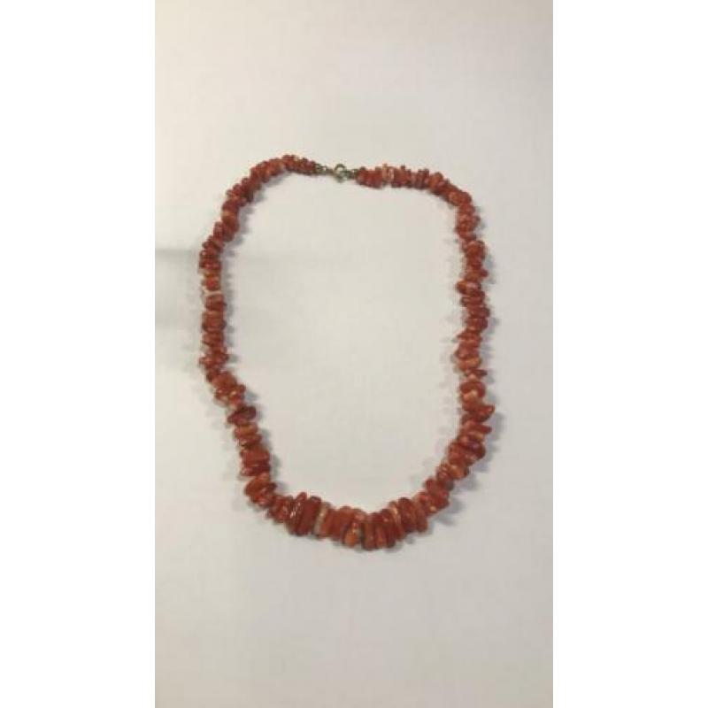 Ketting bloedkoraal 48 cm lang