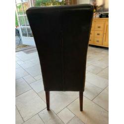 4 leuke stijlvolle stoelen, bekleed met leer.