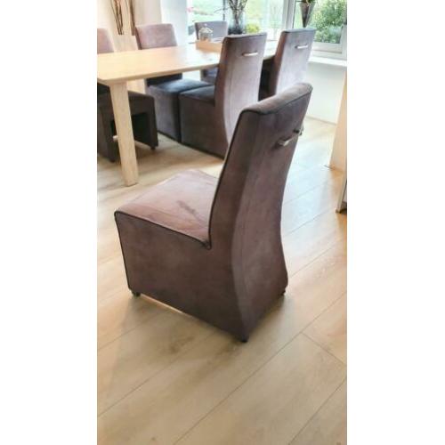Zes stoelen
