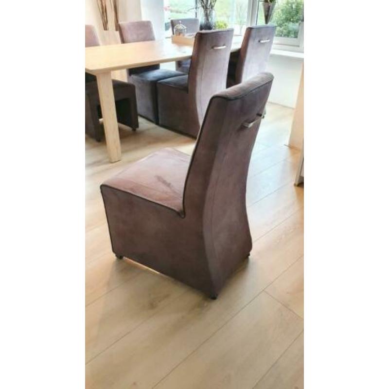 Zes stoelen