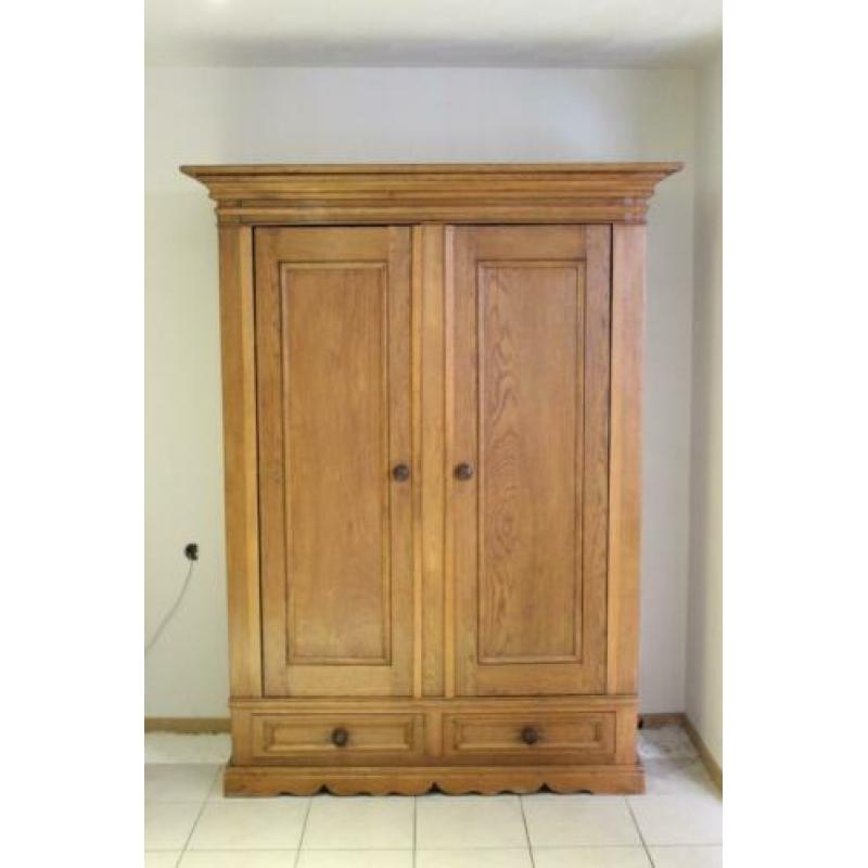 Eiken hoge kast