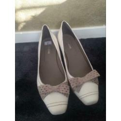 CARMENS nieuwe beige pumps maat 41