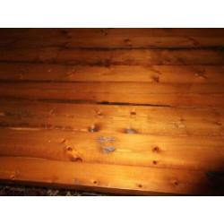 Mooie zware, roobuste massief houten eettafel 210 x 113.