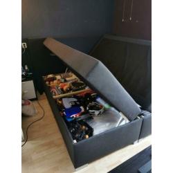 Boxspring 180x200cm met opbergruimte.