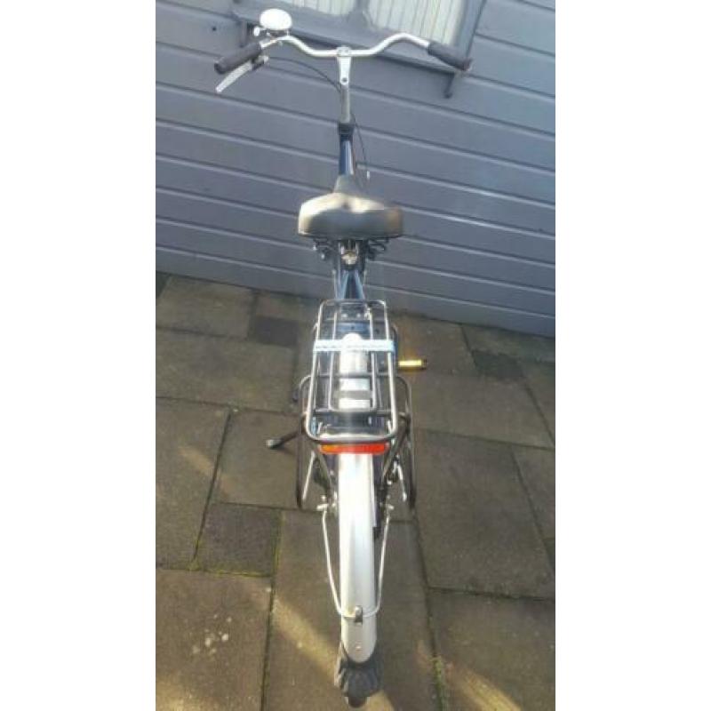 Mooie dames fiets 28 inch met verlichting en slot