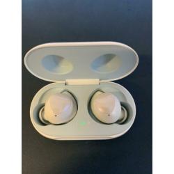 Samsung Galaxy buds wit aangeboden