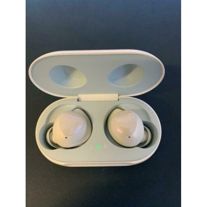 Samsung Galaxy buds wit aangeboden