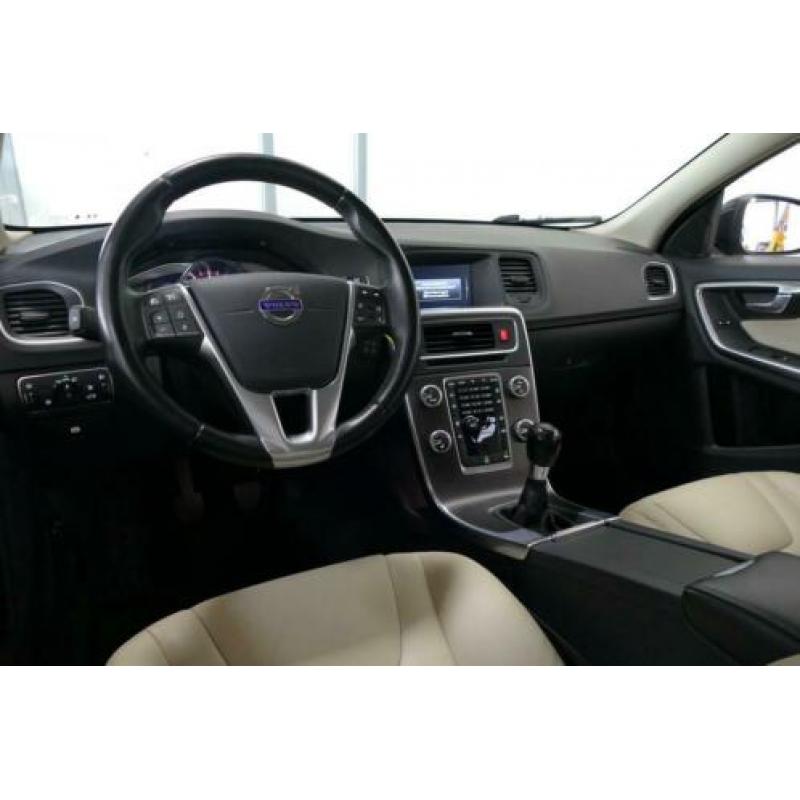 Volvo V60 1.6 T3 Summum CLIMA / CRUISE / LMV / PDC / LEER /