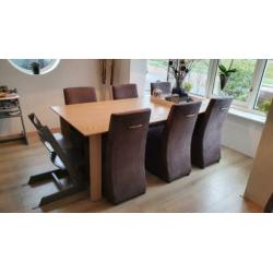 Zes stoelen