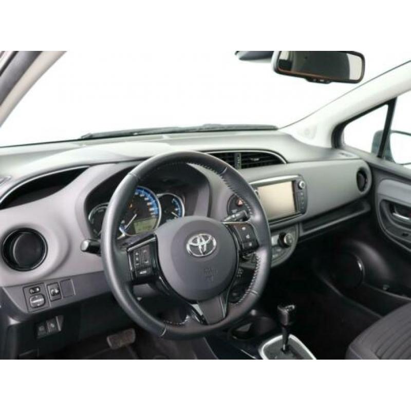 Toyota Yaris 1.5 Hybrid Dynamic | Navigatie | Panodak | Clim