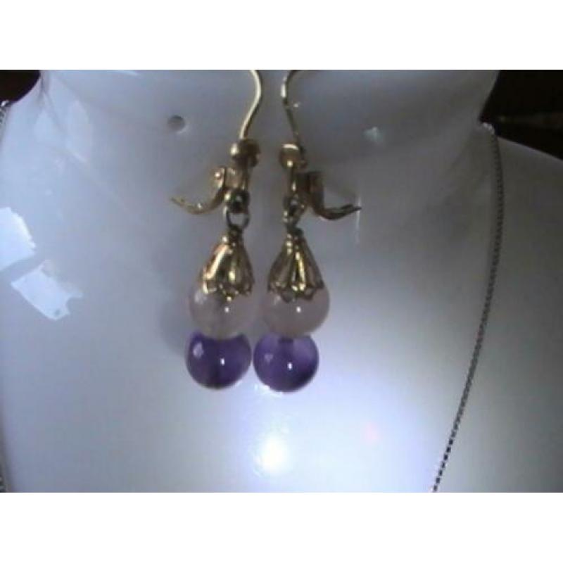 Gouden oorhangers.