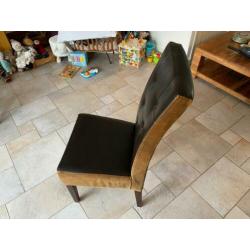 4 leuke stijlvolle stoelen, bekleed met leer.