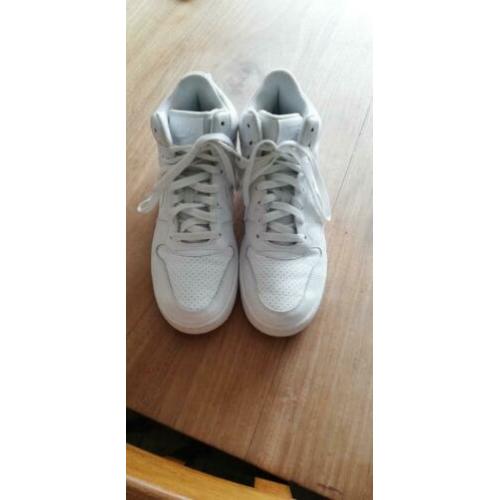 Witte hoge Nike sneakers maat 39