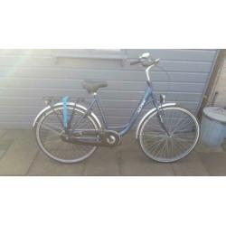 Mooie dames fiets 28 inch met verlichting en slot