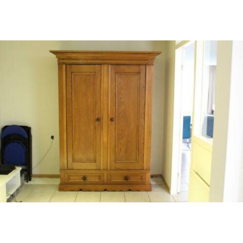 Eiken hoge kast