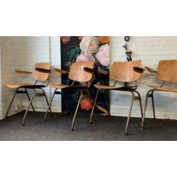 Dutch Design stoelen 315 Kho Liang Le CAR Katwijk opknappers