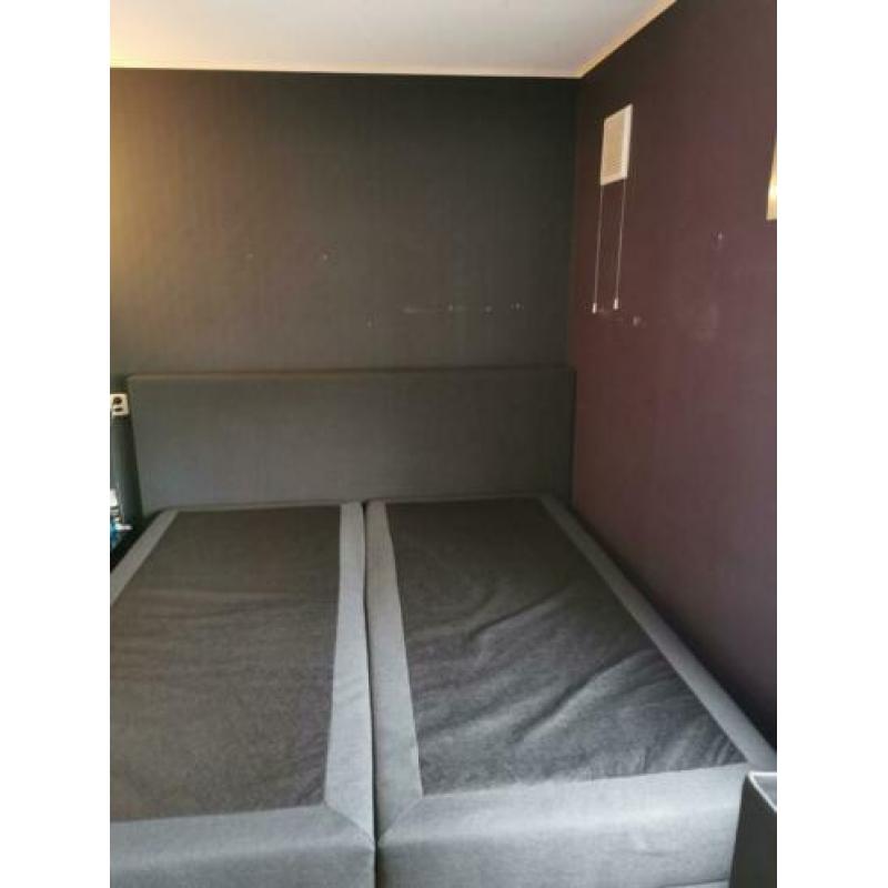 Boxspring 180x200cm met opbergruimte.