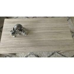 Mooie salon tafel met bijpassend tv kast