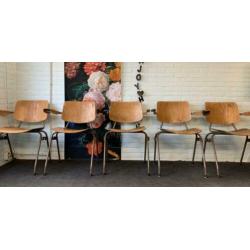 Dutch Design stoelen 315 Kho Liang Le CAR Katwijk opknappers