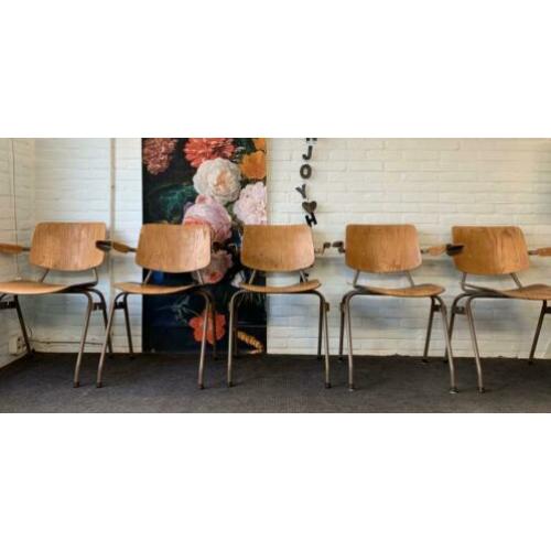 Dutch Design stoelen 315 Kho Liang Le CAR Katwijk opknappers