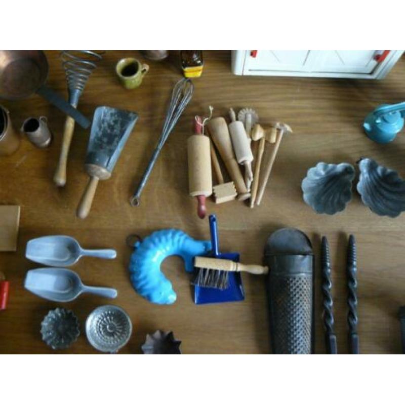 Oude poppenhuisaccessoires divers