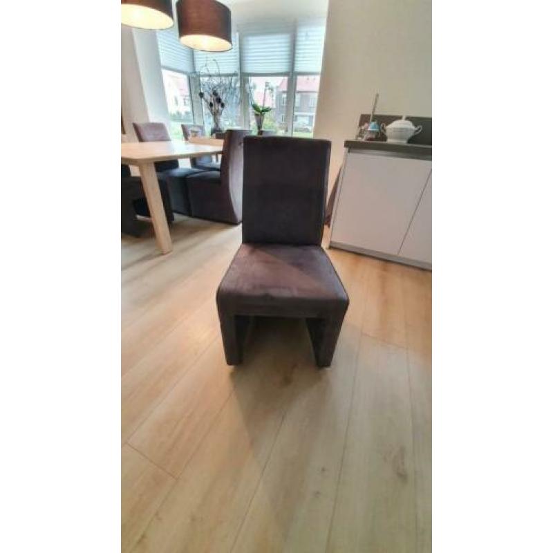 Zes stoelen