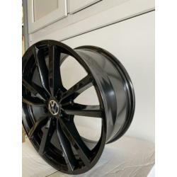 VW GOLF 7 R 18 INCH PRETORIA VELGEN ZWART 5x112 GTI GTD GTE