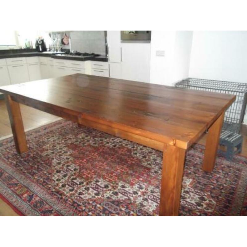 Mooie zware, roobuste massief houten eettafel 210 x 113.