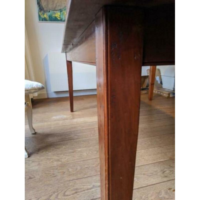Strakke kersenhouten eettafel