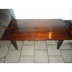 salontafel met zelfde bijzettafel met lades