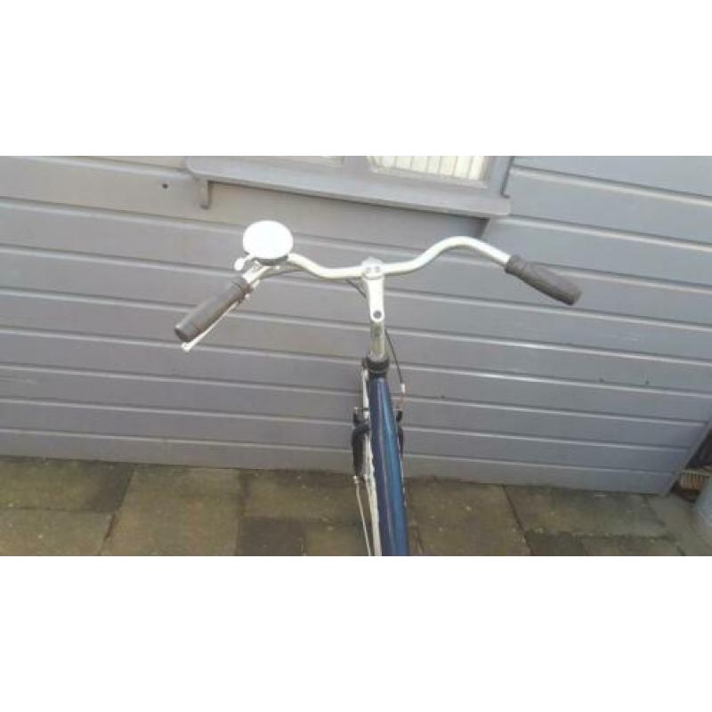 Mooie dames fiets 28 inch met verlichting en slot