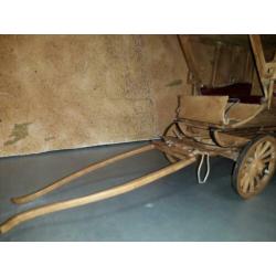 OUDE HOUTEN KOETS MODELin GROTE SCHAAL LANG 47 cm HOOG 23 cm